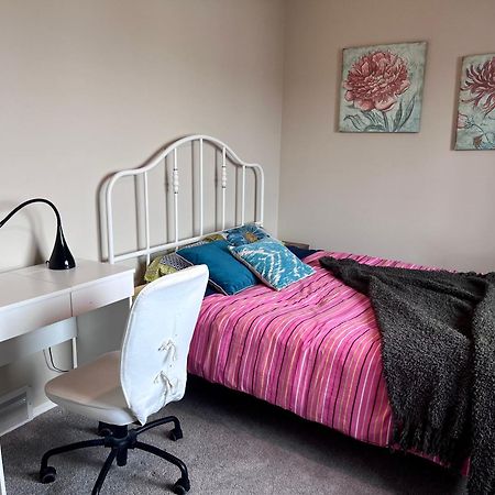 Best Garden House&3 Mins Bus Station Close C-Train&Free Parking YYC 외부 사진