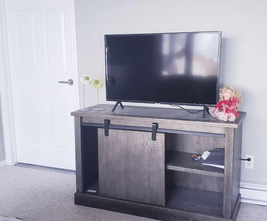 Best Garden House&3 Mins Bus Station Close C-Train&Free Parking YYC 외부 사진