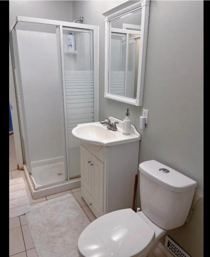 Best Garden House&3 Mins Bus Station Close C-Train&Free Parking YYC 외부 사진