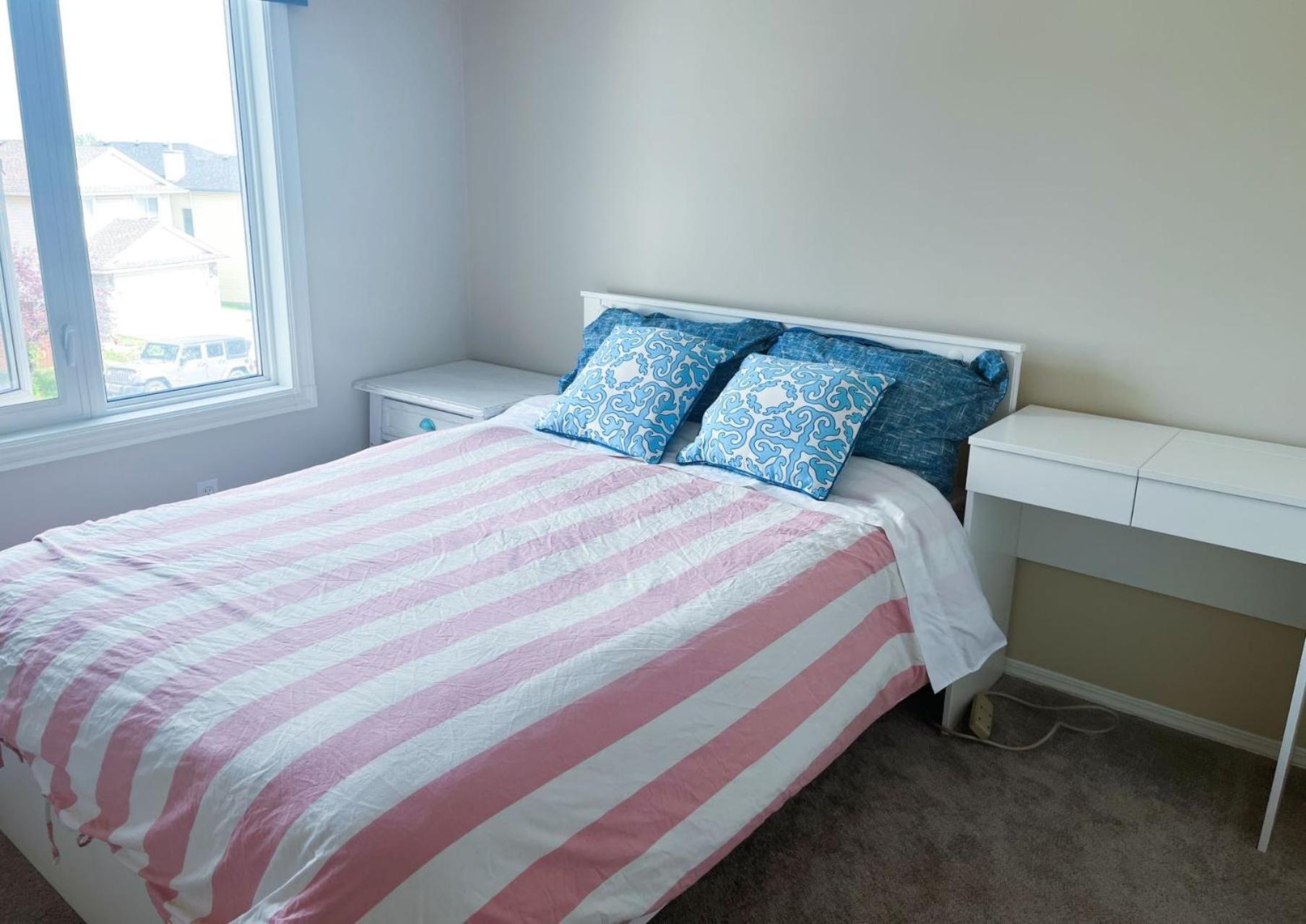 Best Garden House&3 Mins Bus Station Close C-Train&Free Parking YYC 객실 사진